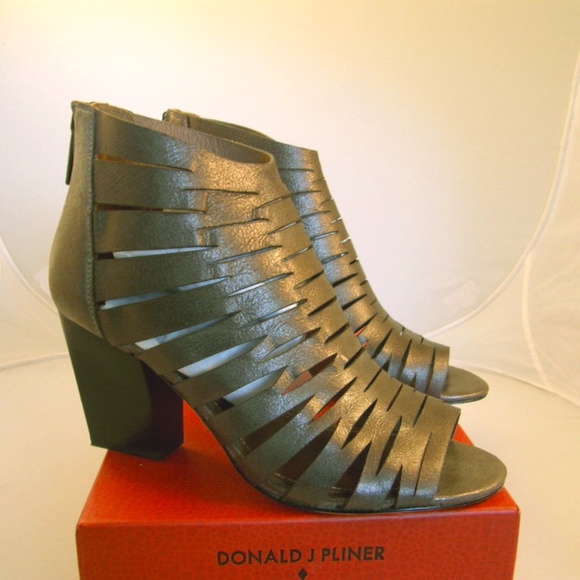 Donald J. Pliner Shoes - Donald J. Pliner Open toe zip booties, Size 8.5